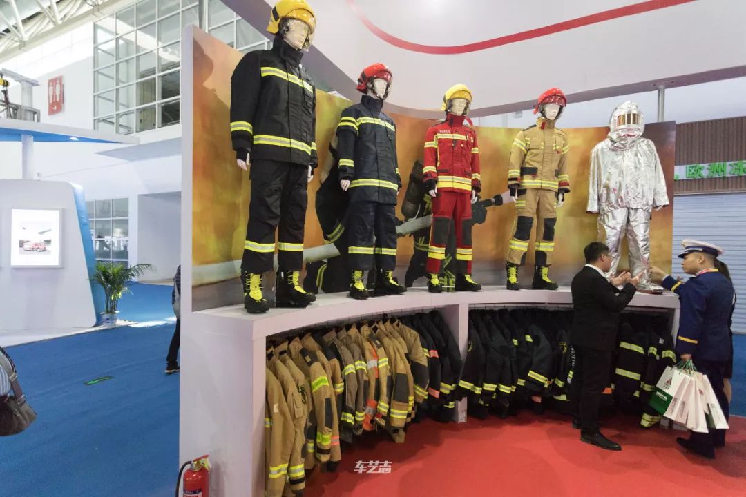 "真善美"大实践【走进消防局,致敬消防战士】——保联小学.