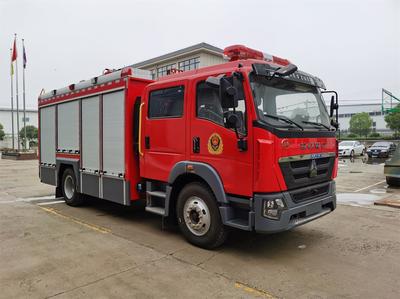 焱泽牌重汽豪沃双排5.75方水罐消防车 高效消防救援的可靠伙伴