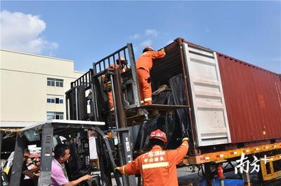 安全警钟 包装铁带断裂事故与消防破拆工具的重要性