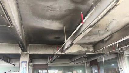 电池爆燃惊魂！澄海玩具加工场起火，消防专业工具显威